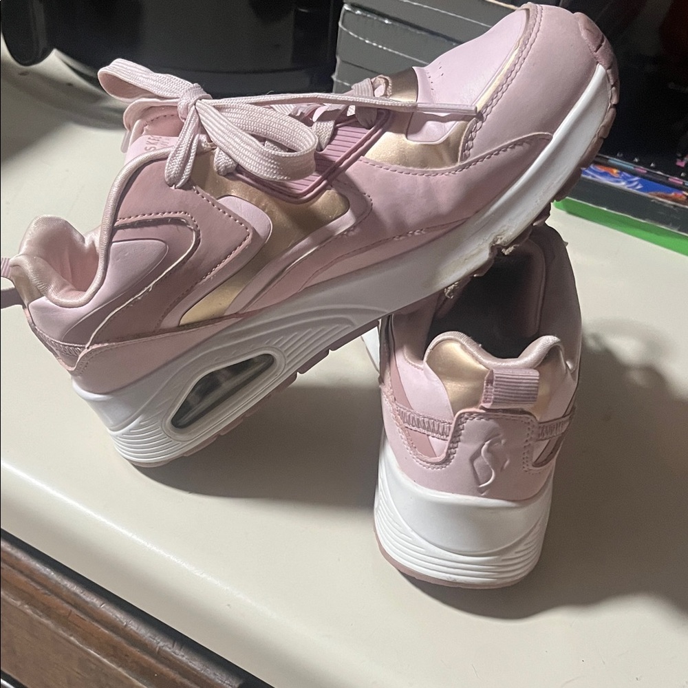🌸Skechers Blush and Metallic Sneakers🎀